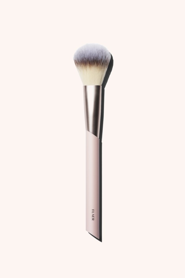 204 Flared Blush Brush 204 Flared Blush Brush